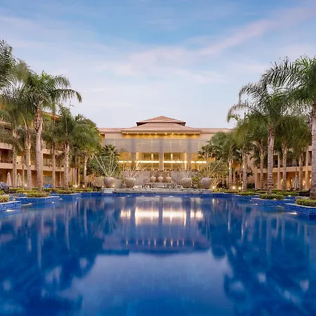 Dusit Thani Lakeview Cairo